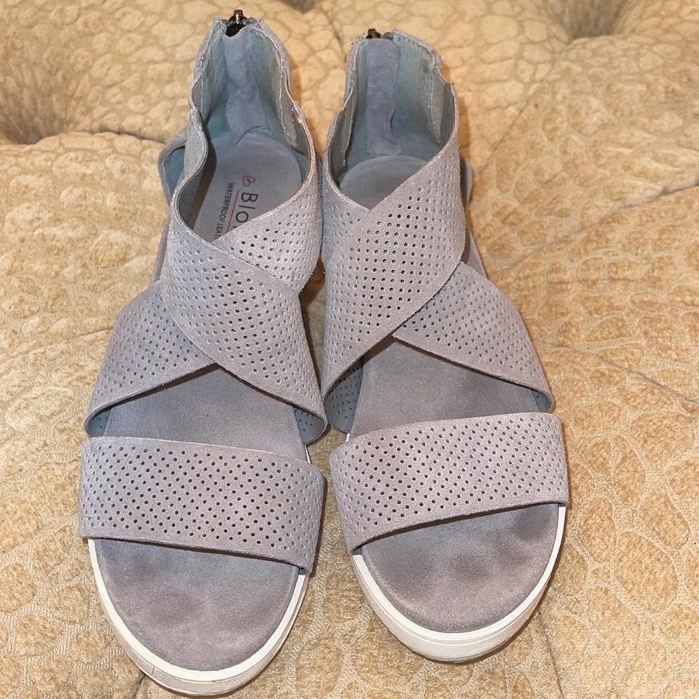 Blondo lt grey suede waterproof suede 9